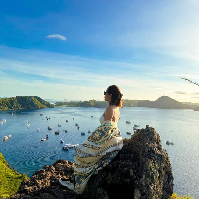 Komodo 4 Titik Sehari, Kapal Kayu Mewah & Sunset — ORCA