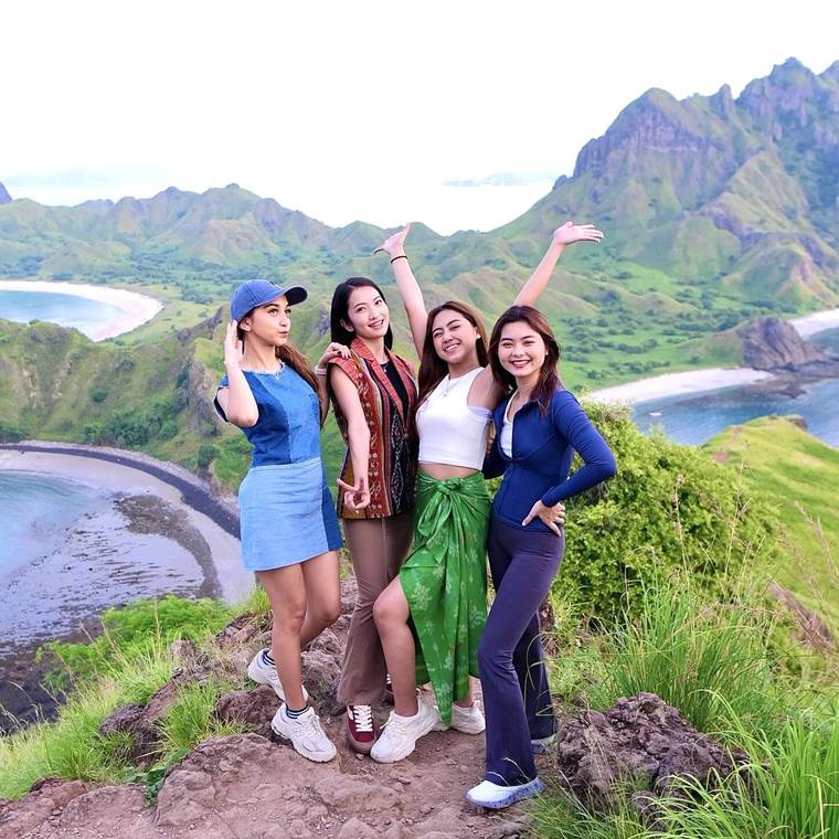Sehari Privat: Pengalaman Kampung Komodo — Lokakarya Patung Komodo, Trekking & Makan Siang Kampung