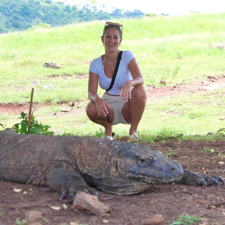Sehari Privat: Pengalaman Kampung Komodo — Lokakarya Patung Komodo, Trekking & Makan Siang Kampung