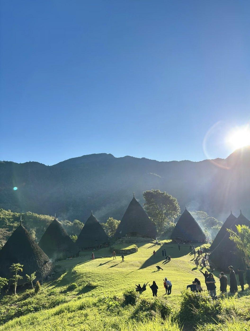 2 Hari 1 Malam Kampung Wae Rebo: Bermalam di Rumah Adat Mbaru Niang (Open Trip)