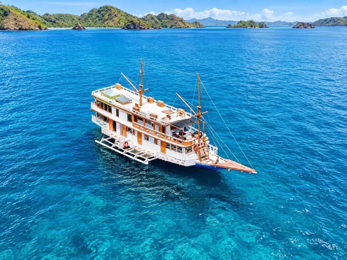 4 Hari 3 Malam Berlayar dari Labuan Bajo ke Lombok Lewat Komodo & Sumbawa